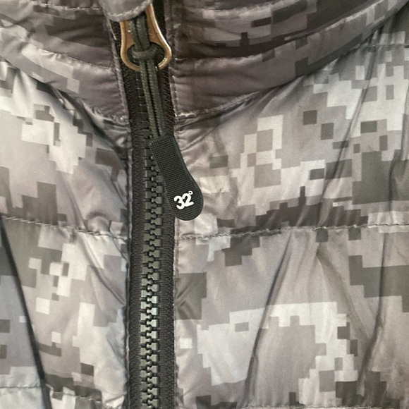 32° Heat Down Vest - Picture 3 of 10